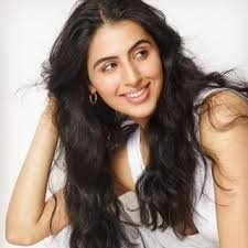 From Sarees to Suits: Simar Bhatia’s Effortless Fashion Statement